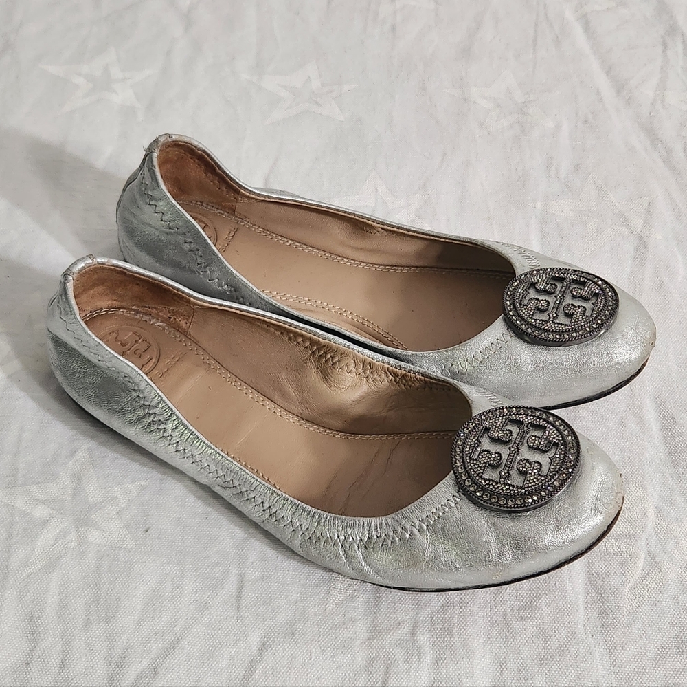 Tory Burch Liana Rhinestone Logo Silver Metallic Leather Ballet Flats Size 5M